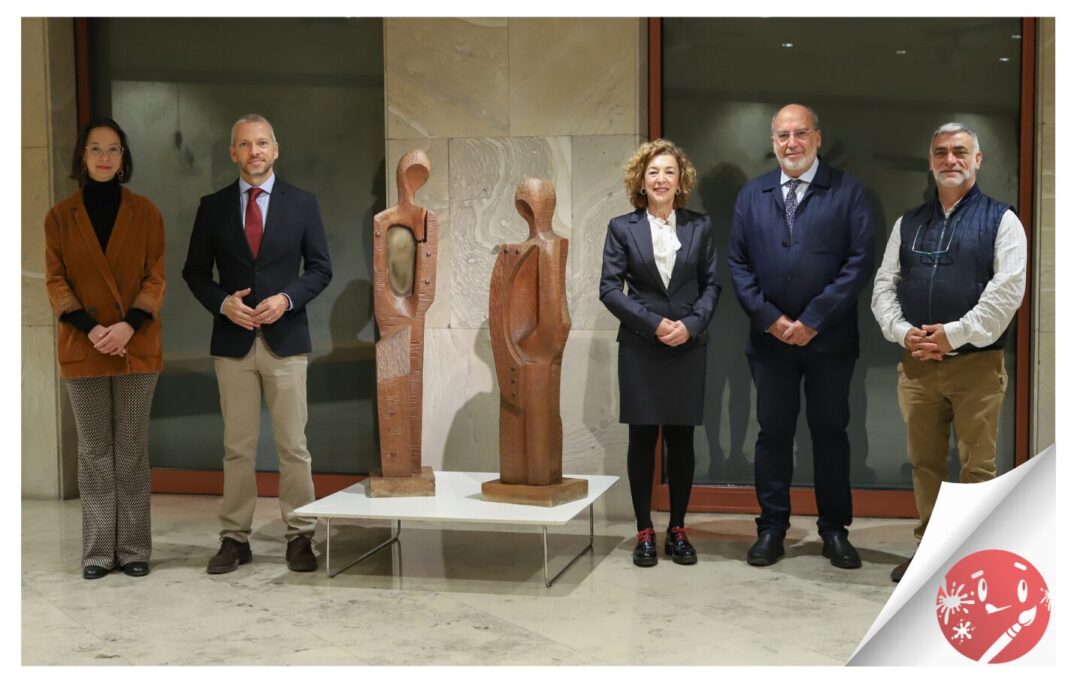 La Fundación CajaCanarias recibe la donación de dos esculturas de María Belén Morales