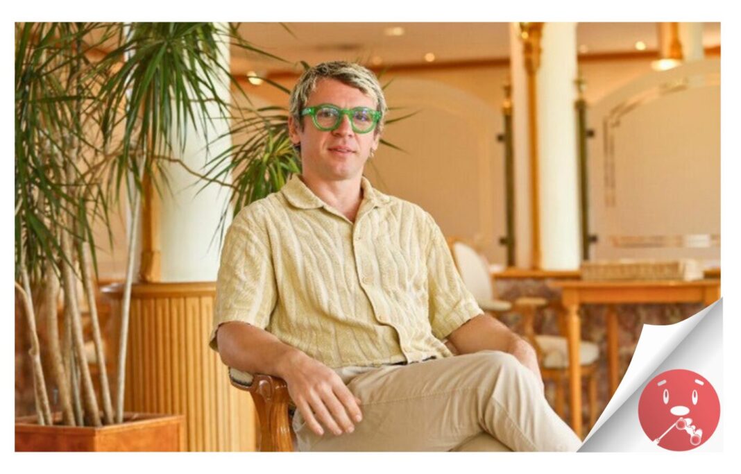 La política y la estética de lo trasero, a debate con el coreógrafo y bailarín Aleksandar Georgiev con ‘Atrás’