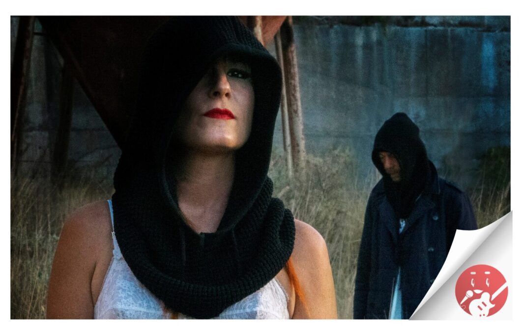 El dúo tinerfeño Dyatlov calienta la pista de baile con ‘Aromaventanilla’ y ‘Solo soy’