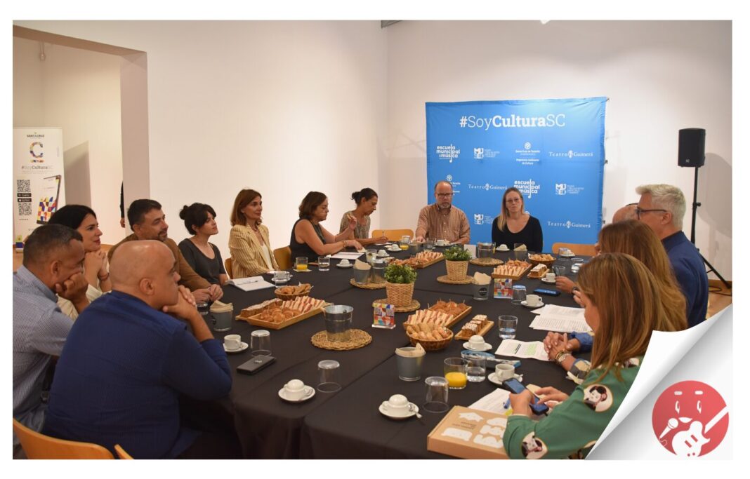 Santa Cruz reúne a hoteleros, transportistas y periodistas para poner en valor su oferta cultural