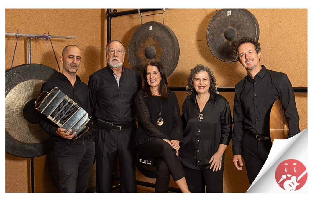 La Fundación CajaCanarias organiza un recital de música navideña y popular en la exposición de Vicki Penfold