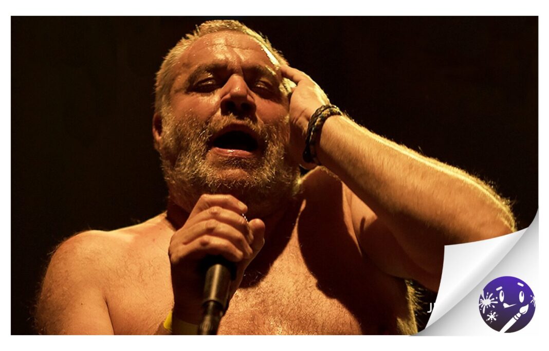 El festival Docurock celebra el relato gráfico de ‘Txowie’, cantante de Las Ratas, con una exposición de Javi Felipe en Equipo Para