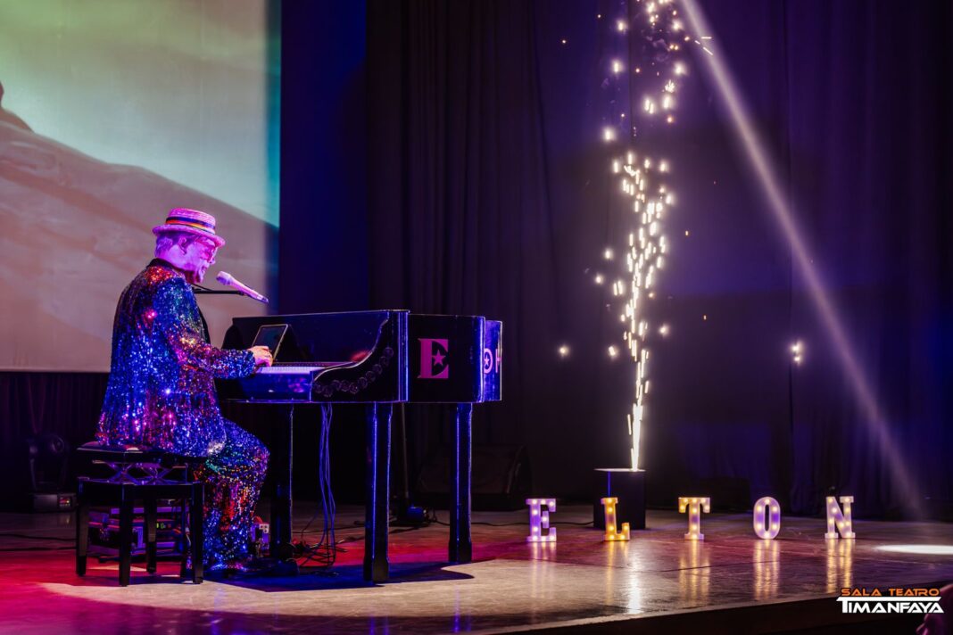 Andrea Pio rinde tributo a Elthon John en Tito’s Teatro